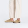 Boston in pelle scamosciata goffrata a pois, nuovo beige Boston in pelle scamosciata goffrata a pois, nuovo beige