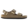 Milano Rivet Logo in pelle naturale goffrata Milano Rivet Logo in pelle naturale goffrata